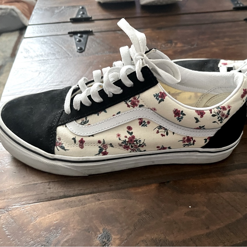 Vans size 9 sneakers